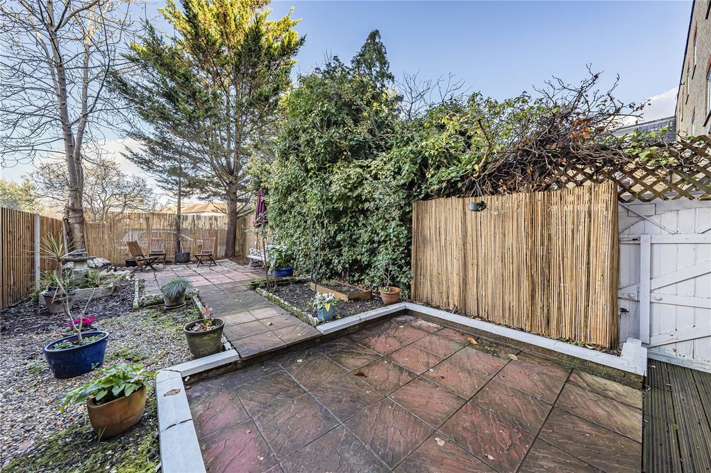 Property photo 2 of 17 Garden