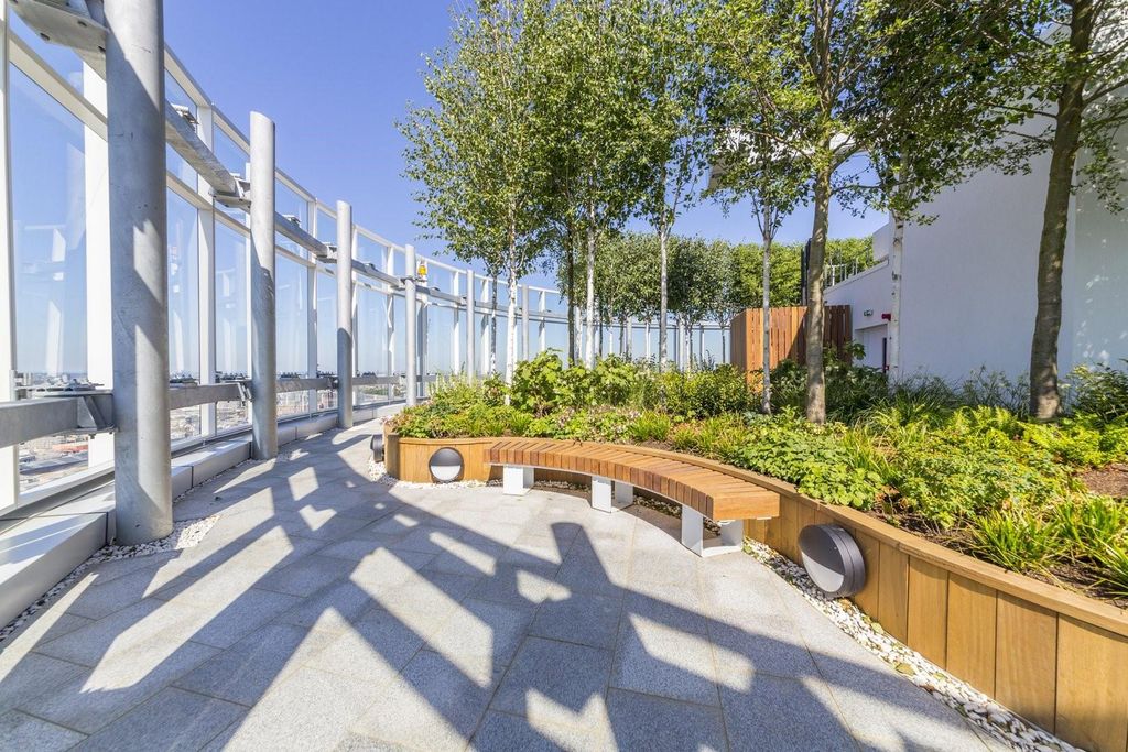 Property photo 2 of 31 Roof Garden Sky Gardens 2.Jpg