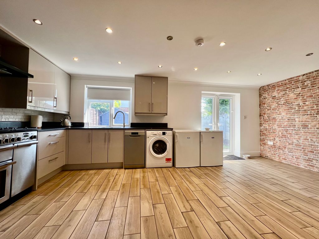 Property photo 3 of 9 Img_8245