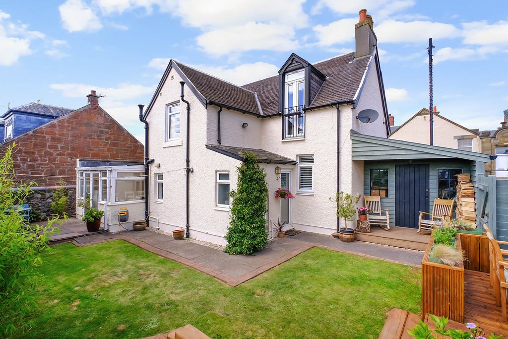Property photo 2 of 35