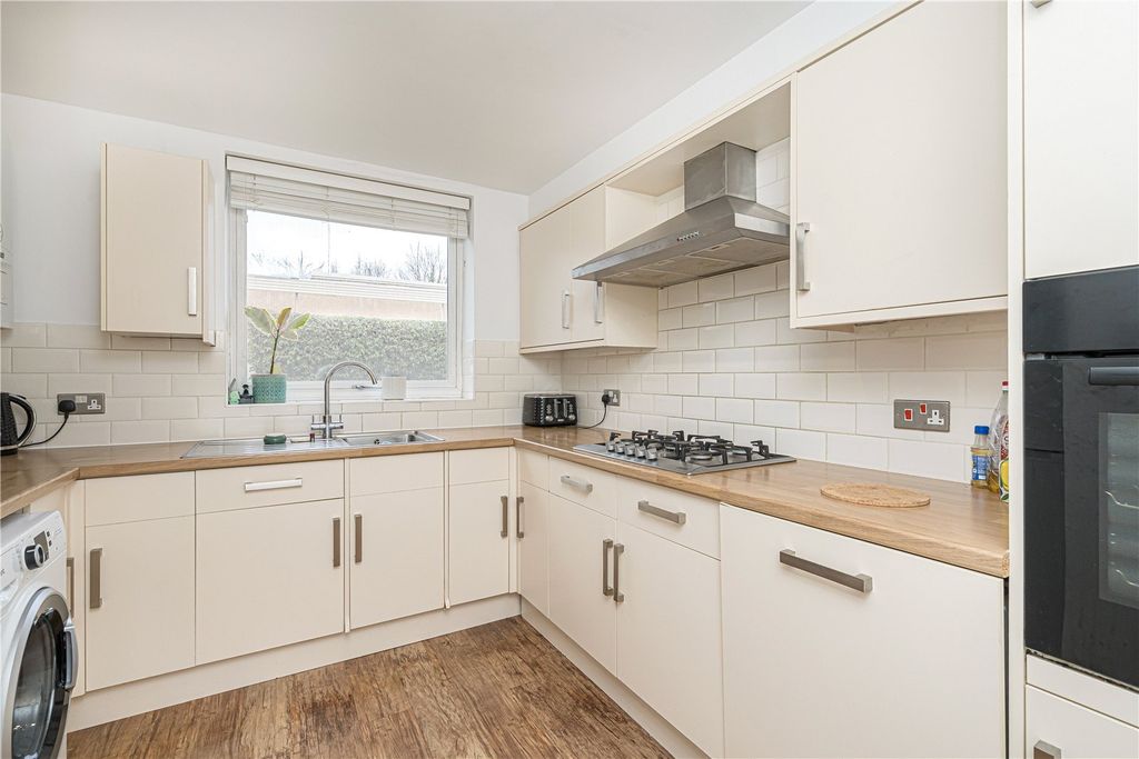 Property photo 2 of 16 Picture No. 23