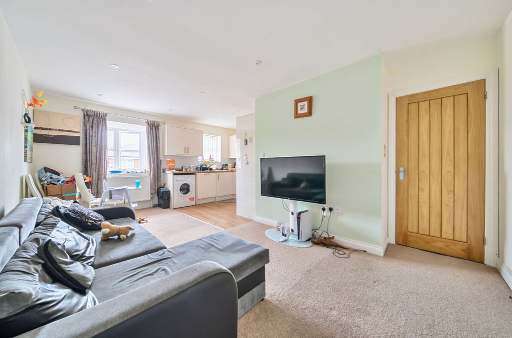 Property photo 2 of 11 1337087-5-689Cb7d...