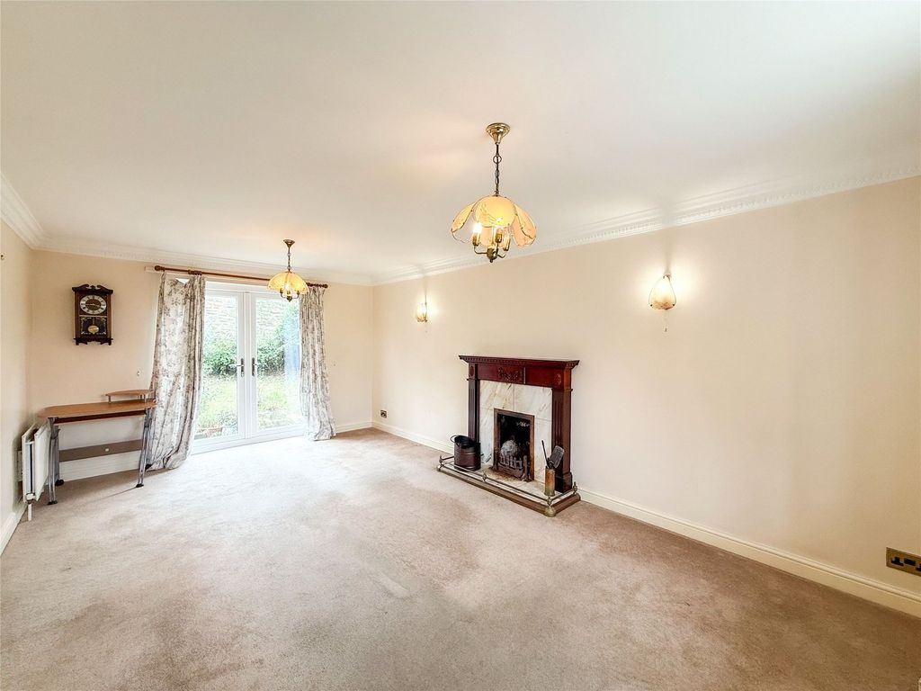 Property photo 2 of 12 Lounge