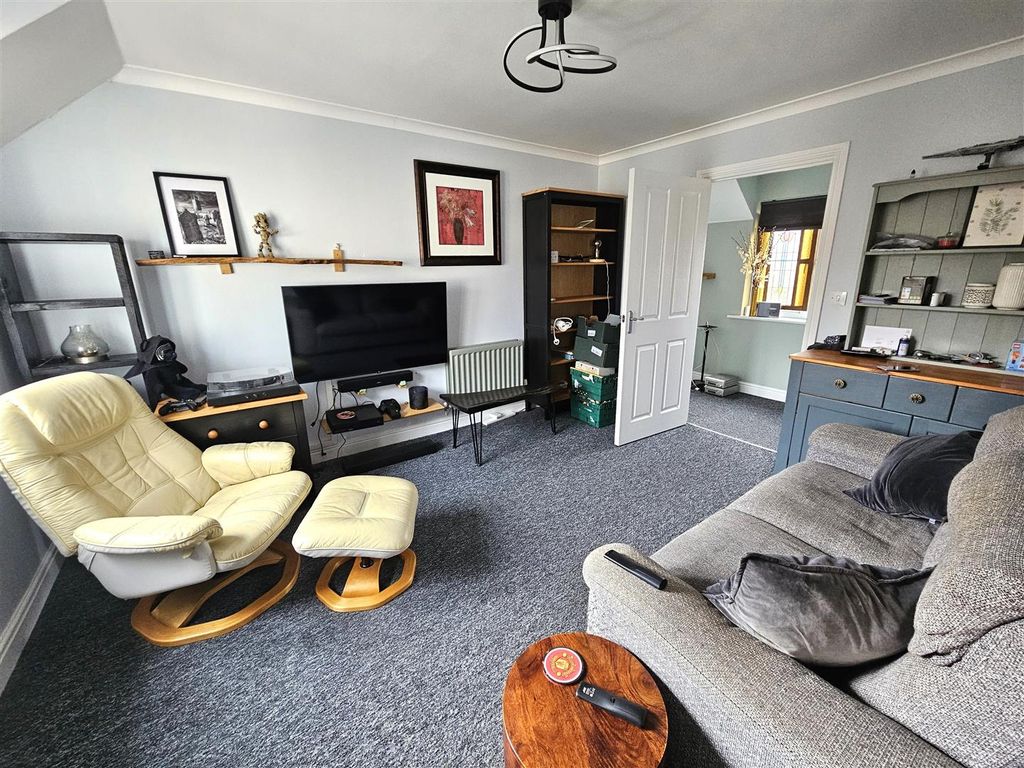 Property photo 2 of 11 Lounge Area.Jpg