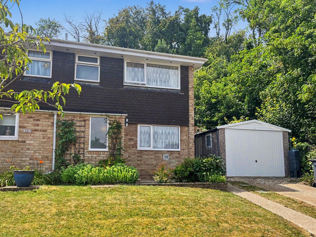 Property photo 1 of 13 Photo 12