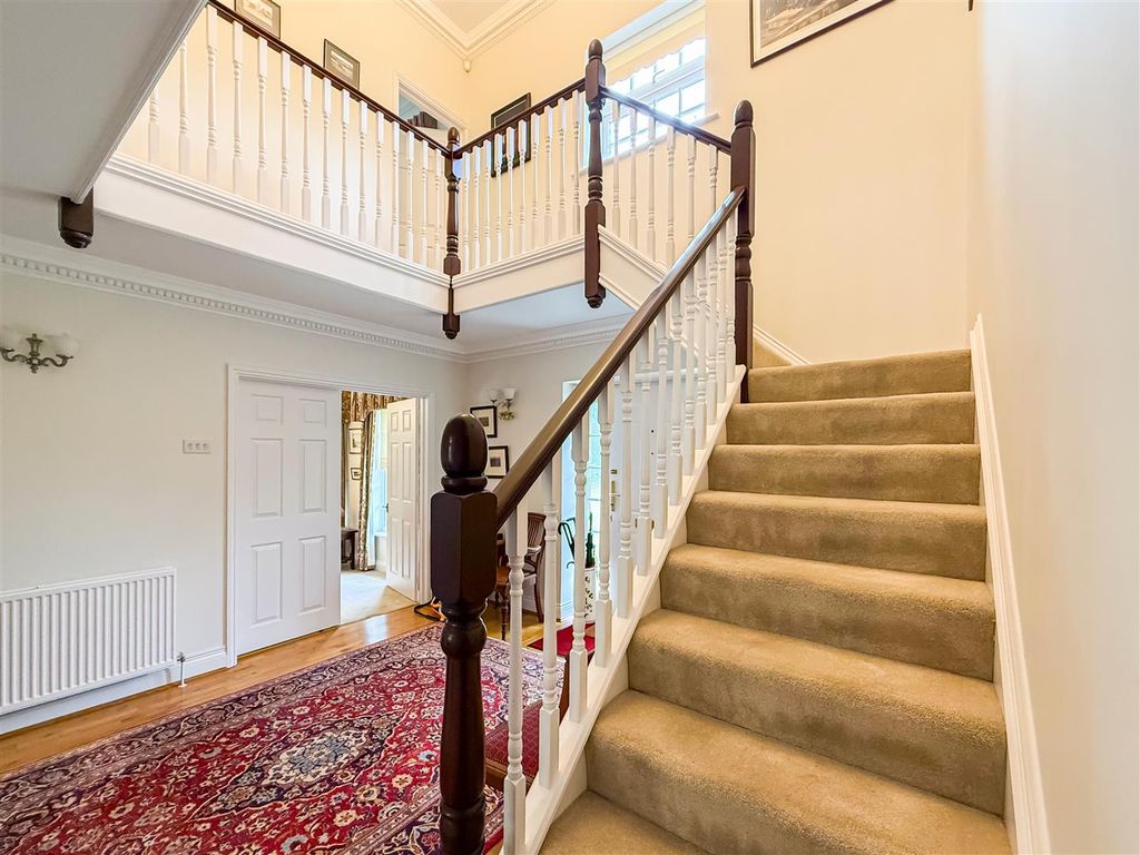 Property photo 3 of 30 Entrance Hall
