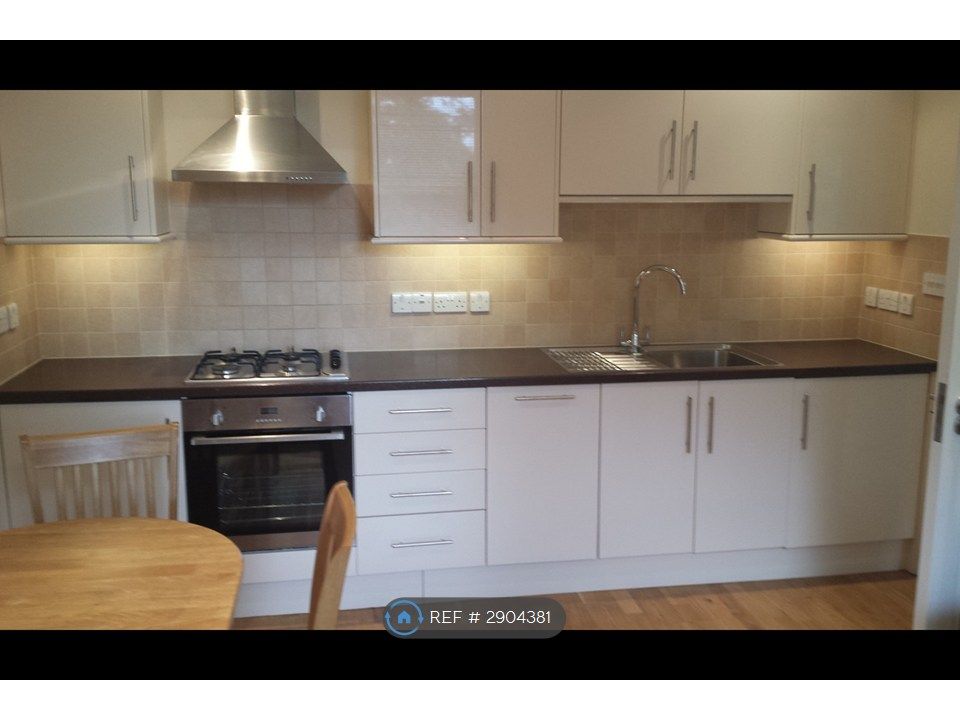 Property photo 2 of 8 Kitchen - Lounge 2