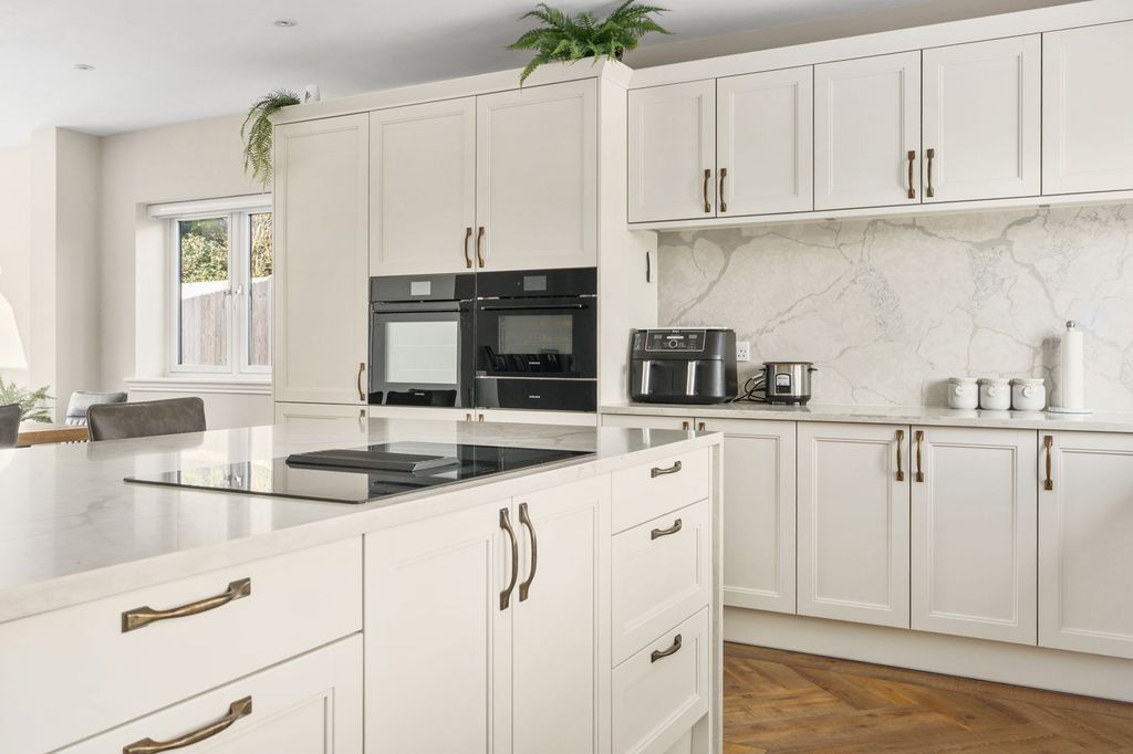 Property photo 2 of 25