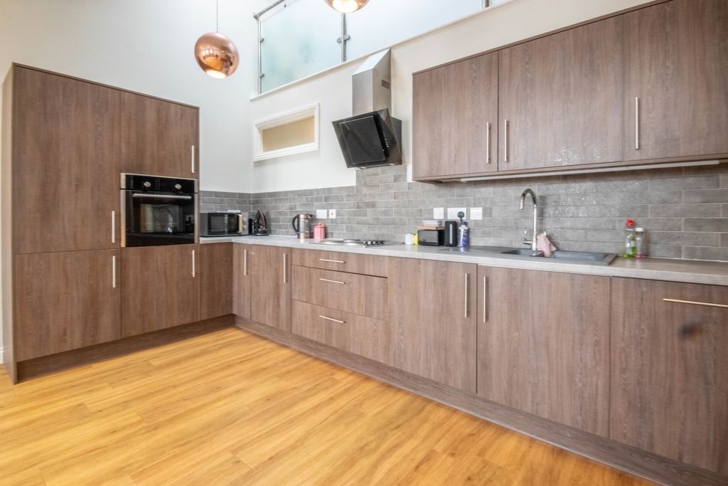 Property photo 2 of 6 E-3