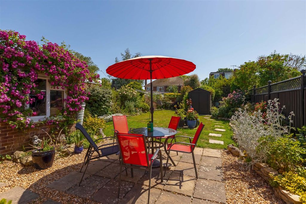 Property photo 2 of 17 Raleigh Crescent_15.Jpg