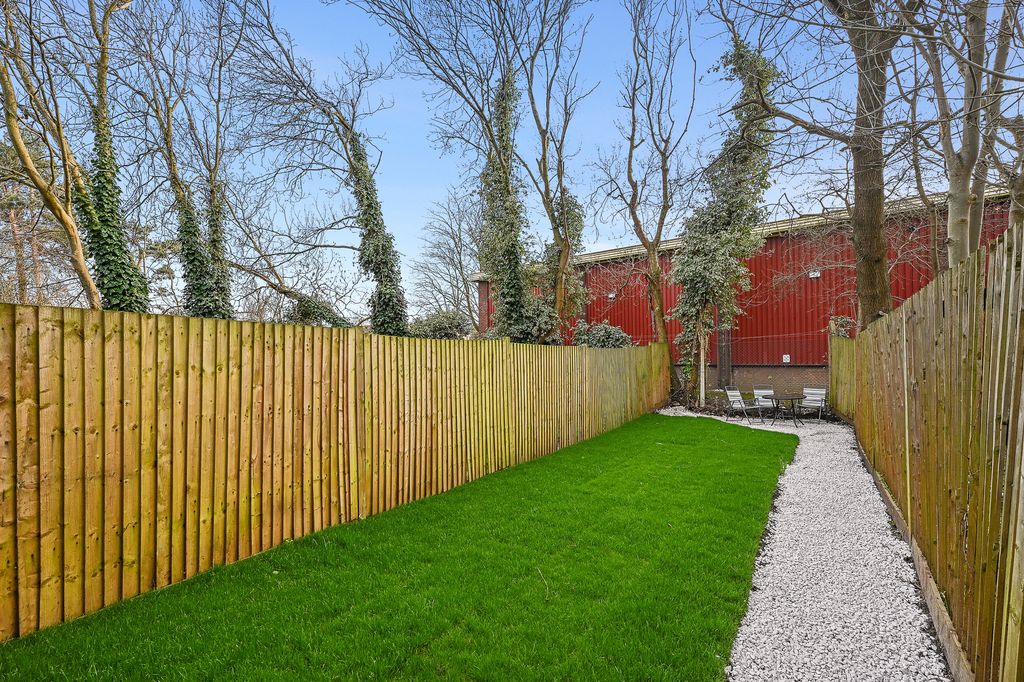 Property photo 2 of 9 4