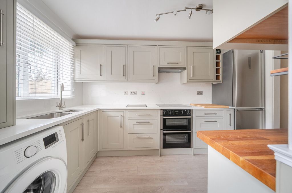 Property photo 3 of 12 1429885-3-69B83F7...