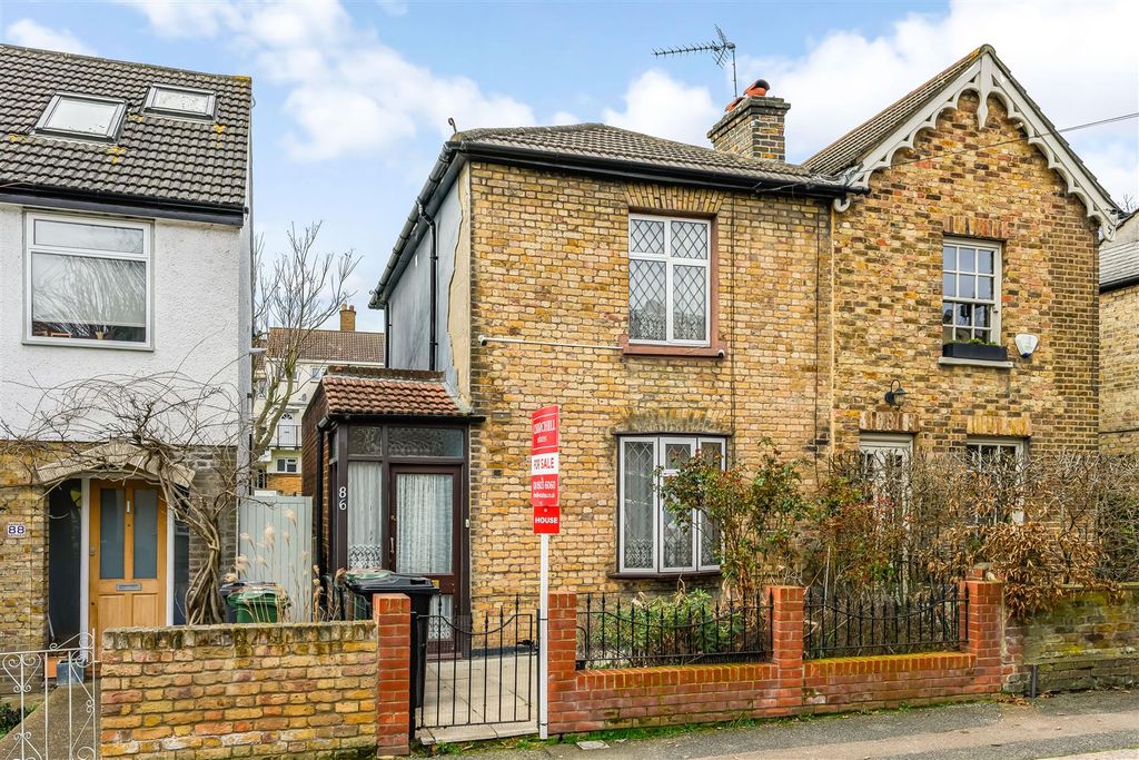 Property photo 1 of 21 86 Eden Road-20.Jpg