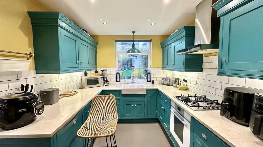 Property photo 2 of 39