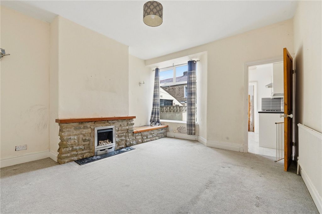 Property photo 3 of 21 Dining Room