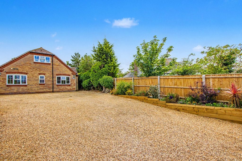 Property photo 1 of 26 4877550