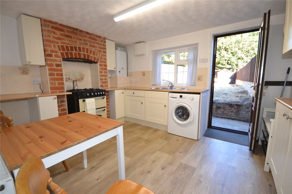 Property photo 3 of 12 Kitchen