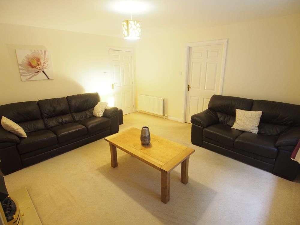Property photo 2 of 11 Lounge