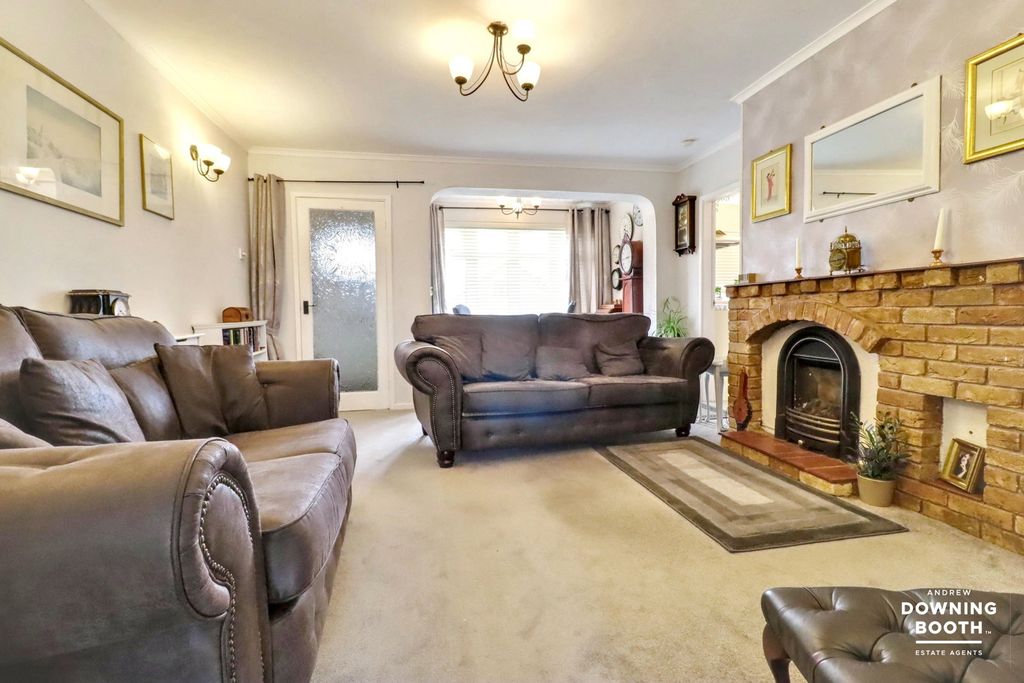 Property photo 3 of 27