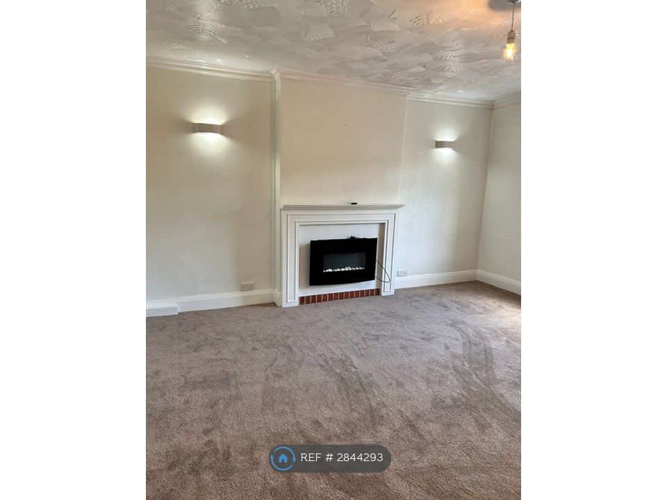 Property photo 3 of 8 Living Room 4.60m x 4.67m