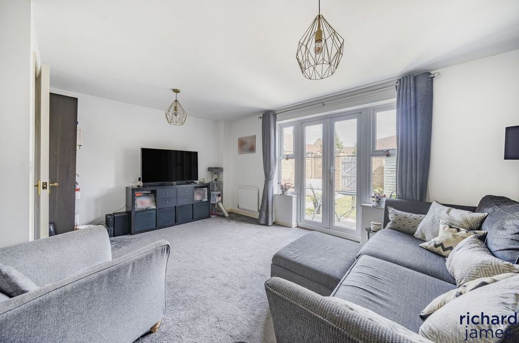 Property photo 2 of 11 4d2Cf425-6E78-413...