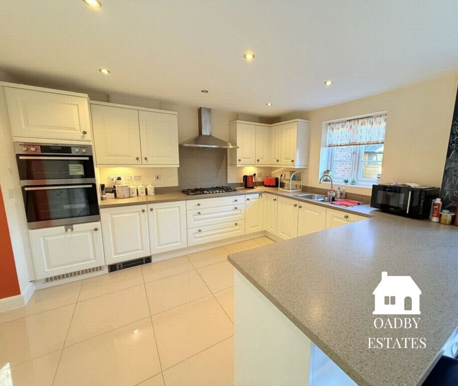 Property photo 3 of 17 Photo 5