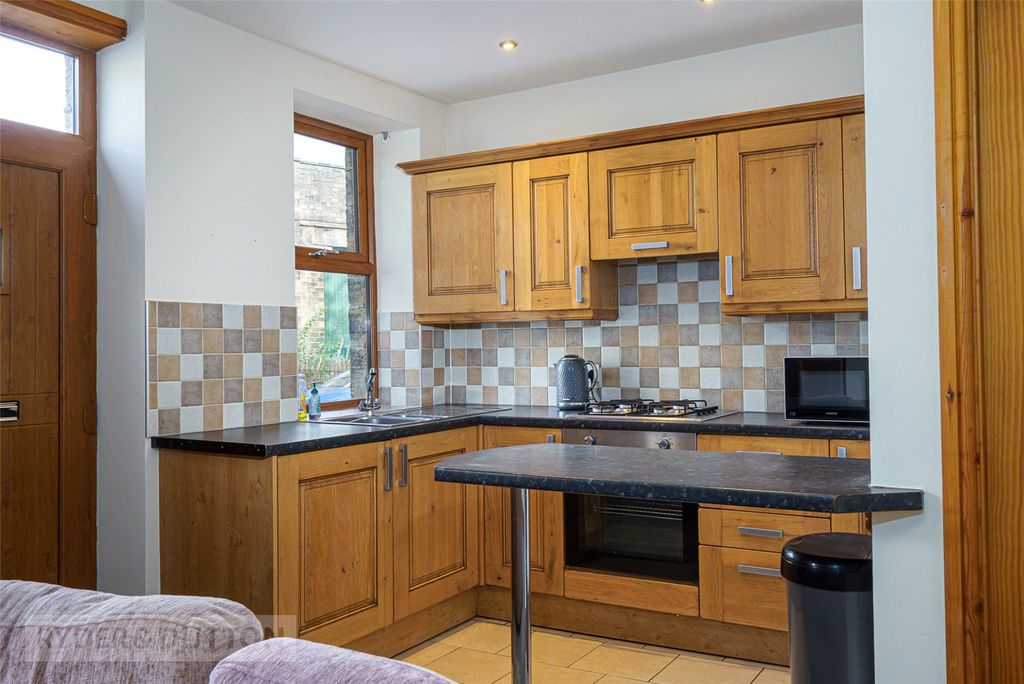 Property photo 3 of 18 Kitchen