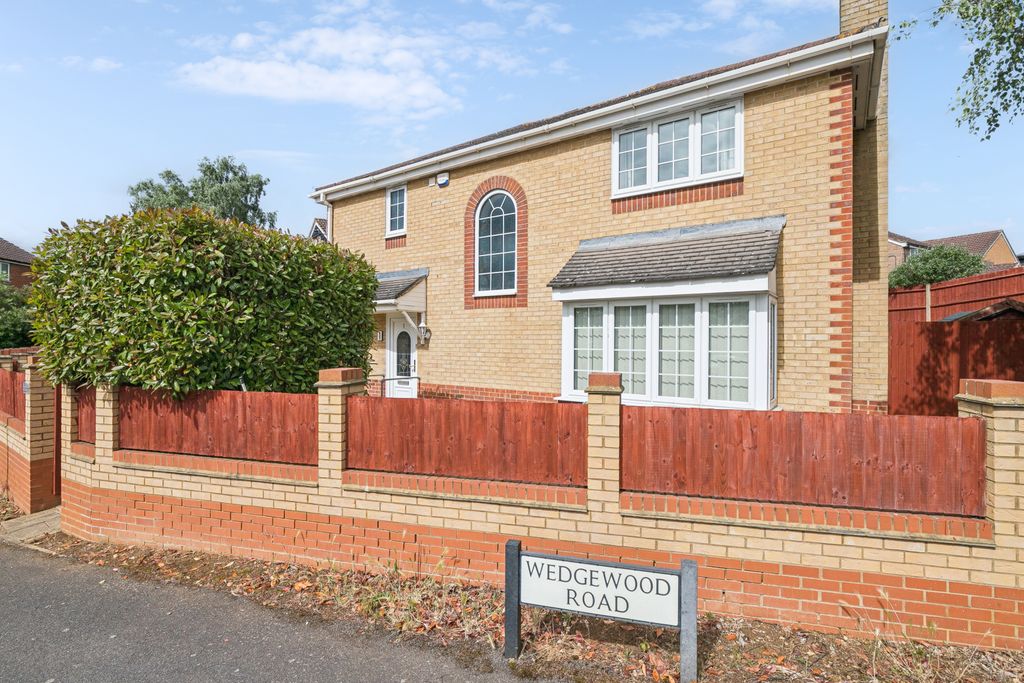 Property photo 2 of 40