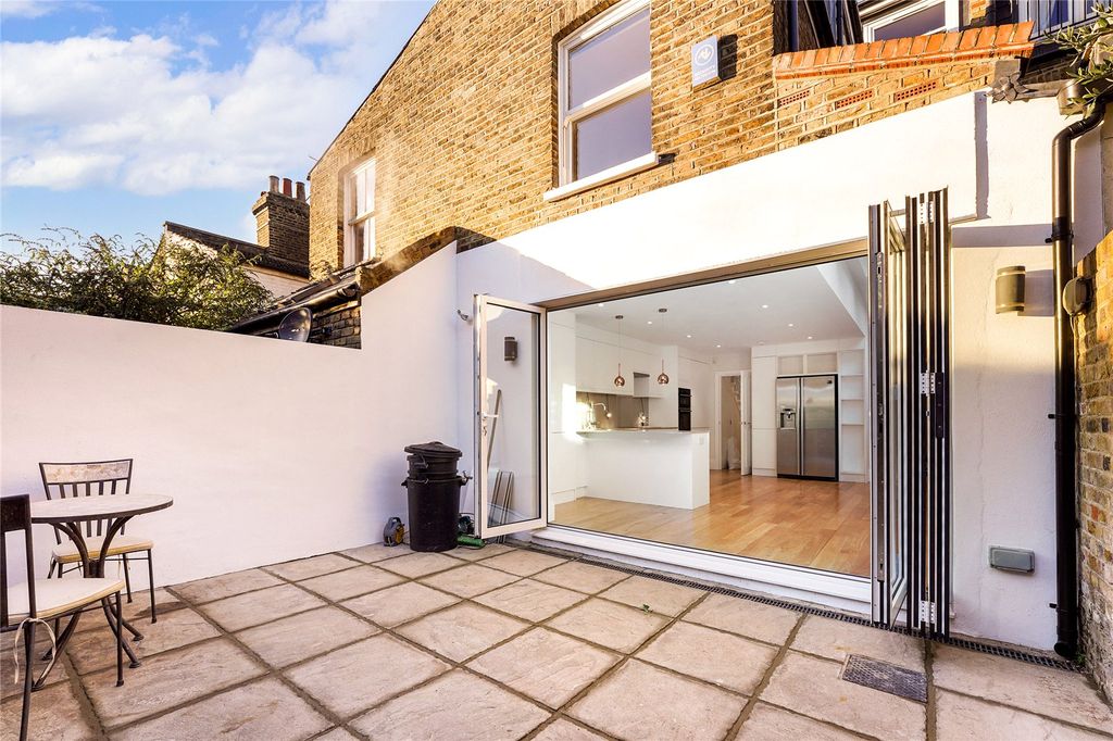 Property photo 2 of 16 Terrace