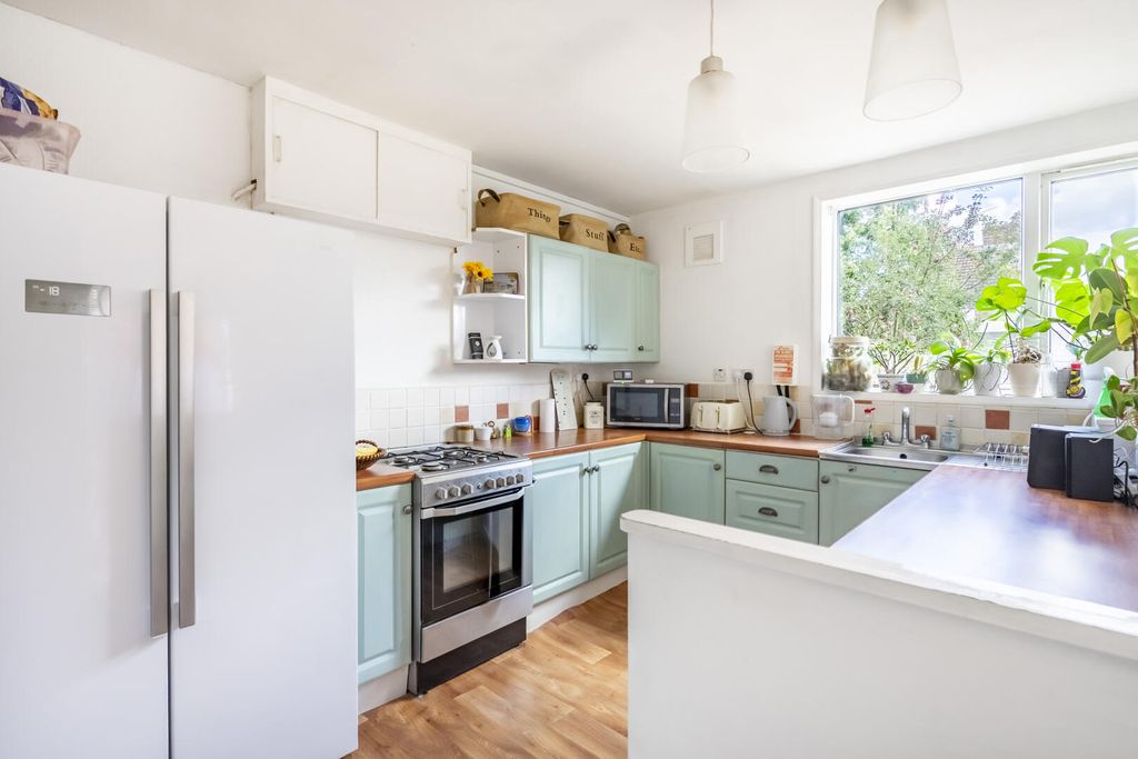 Property photo 2 of 12 Kitchen