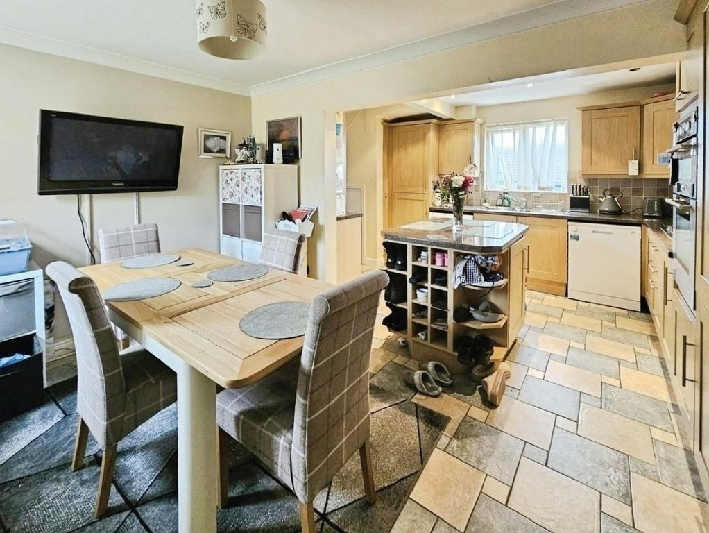 Property photo 3 of 14 Pbox-Img.Jpeg