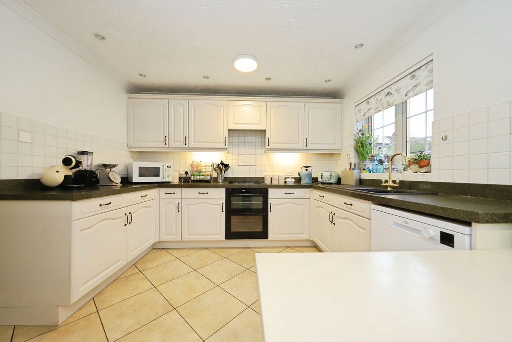 Property photo 3 of 17 Photo