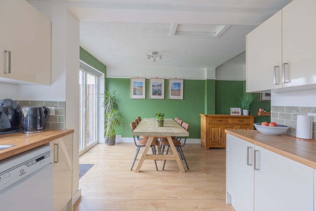 Property photo 3 of 32 Ewemovetaunton Glenthorne Road (15)