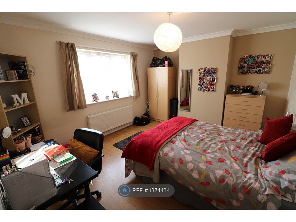 Property photo 2 of 27