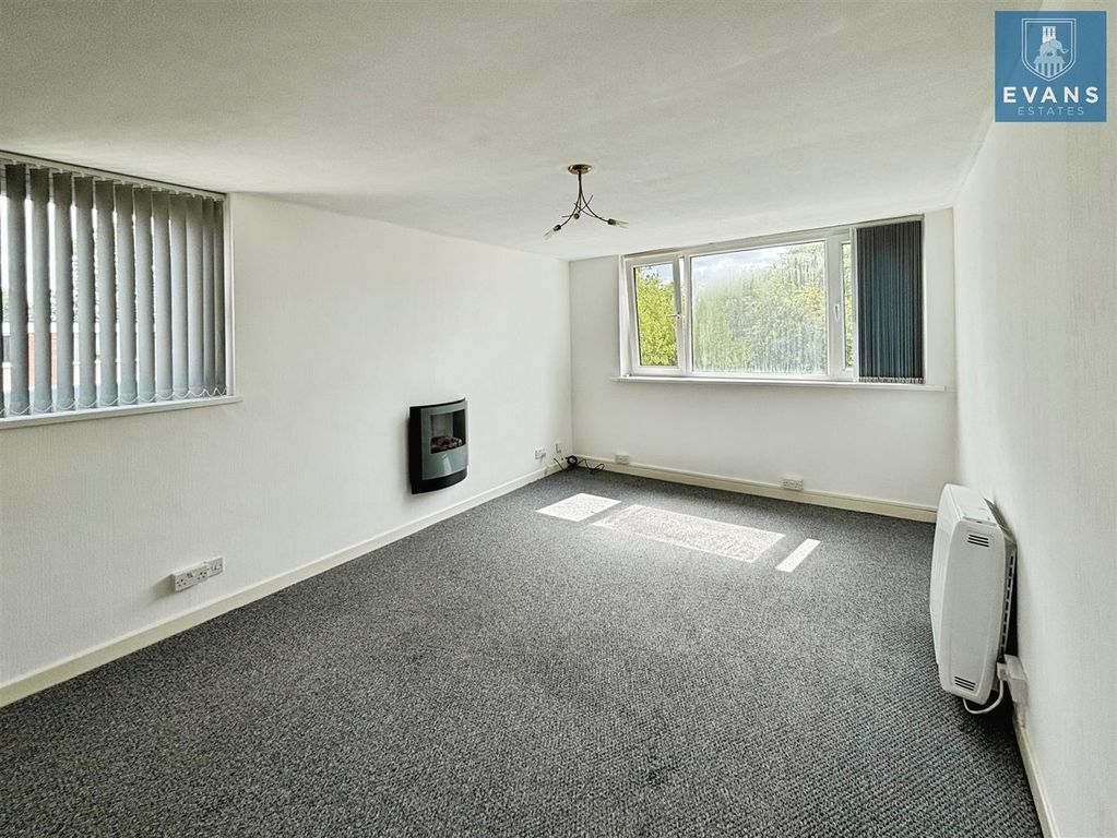 Property photo 2 of 11 Living Room