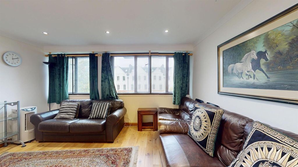 Property photo 3 of 21 33Crreception3.Jpg