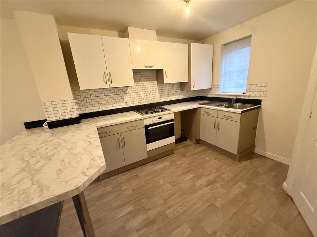 Property photo 2 of 11 Kitchen