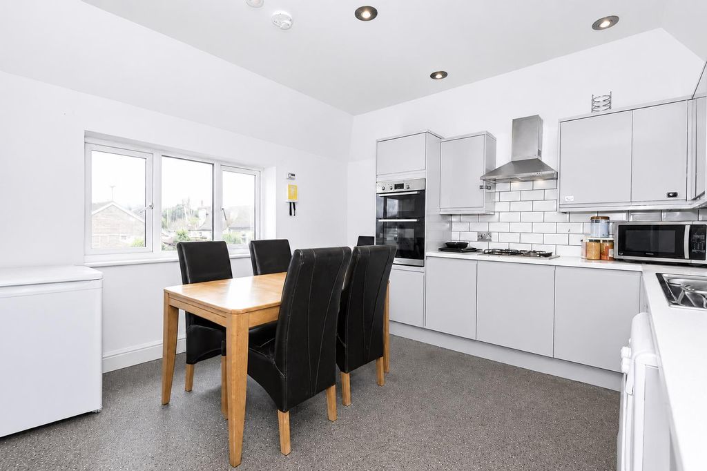Property photo 3 of 9 301.Png