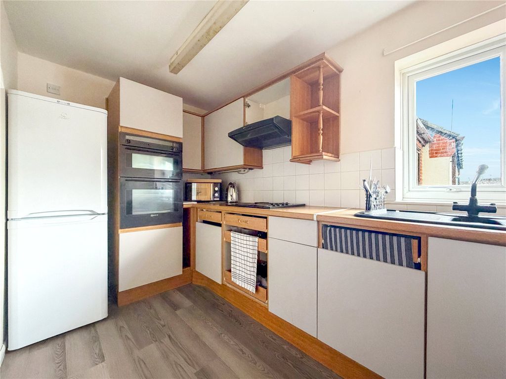 Property photo 3 of 19 Kitchen