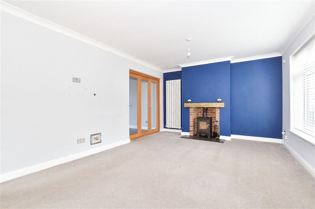 Property photo 3 of 12 Lounge