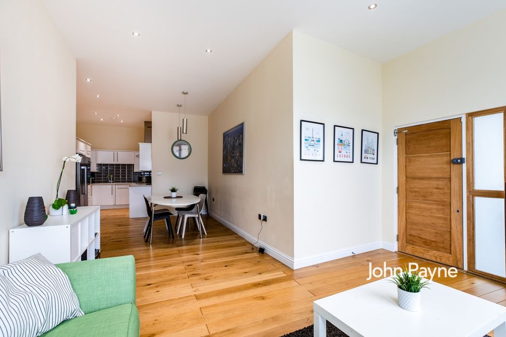 Property photo 2 of 10 c9E73168-A5Ad-F01...