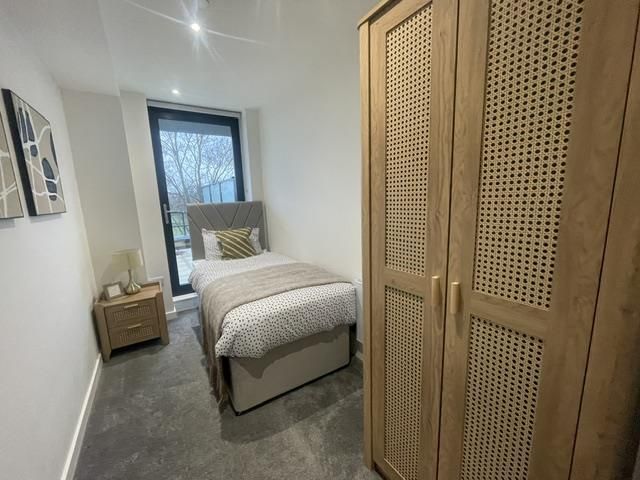 Property photo 2 of 6 Bedroom