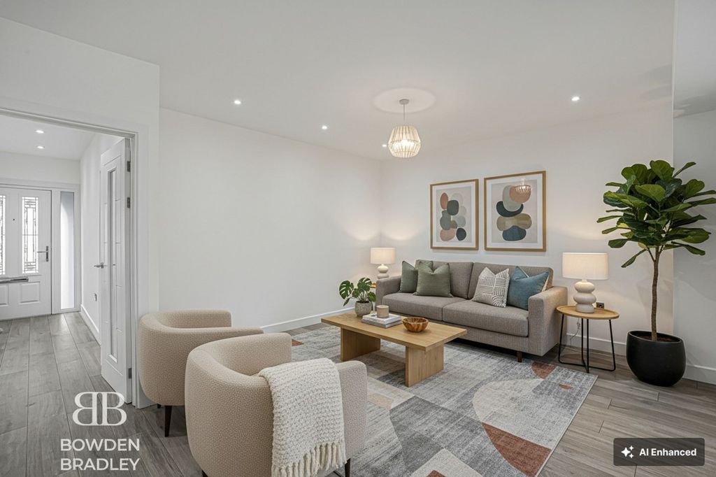 Property photo 3 of 32