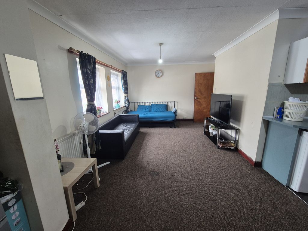 Property photo 3 of 6