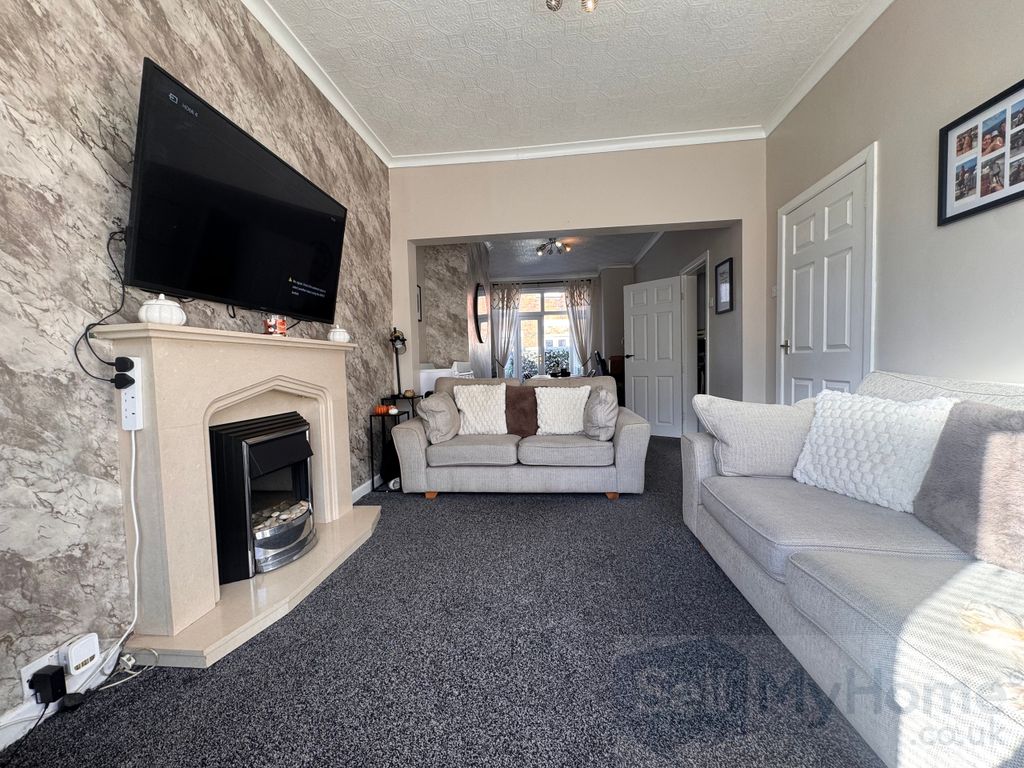 Property photo 3 of 10 Lounge