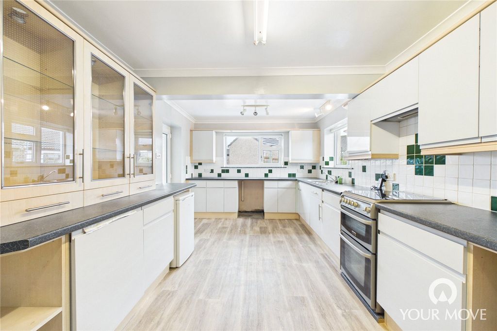 Property photo 2 of 10 Kitchen/Dining Room