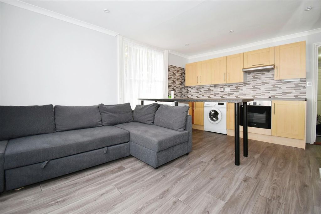 Property photo 2 of 7 Living Space