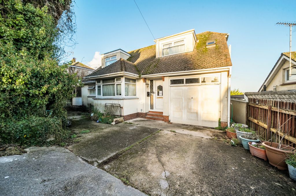 Property photo 2 of 23 2 - 1393360-1-694585c...