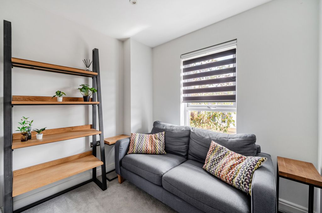 Property photo 3 of 12 1510206-11-1A01Ef...