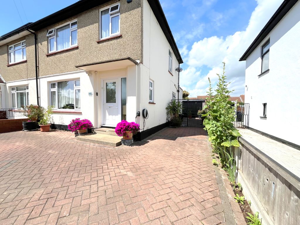 Property photo 2 of 19